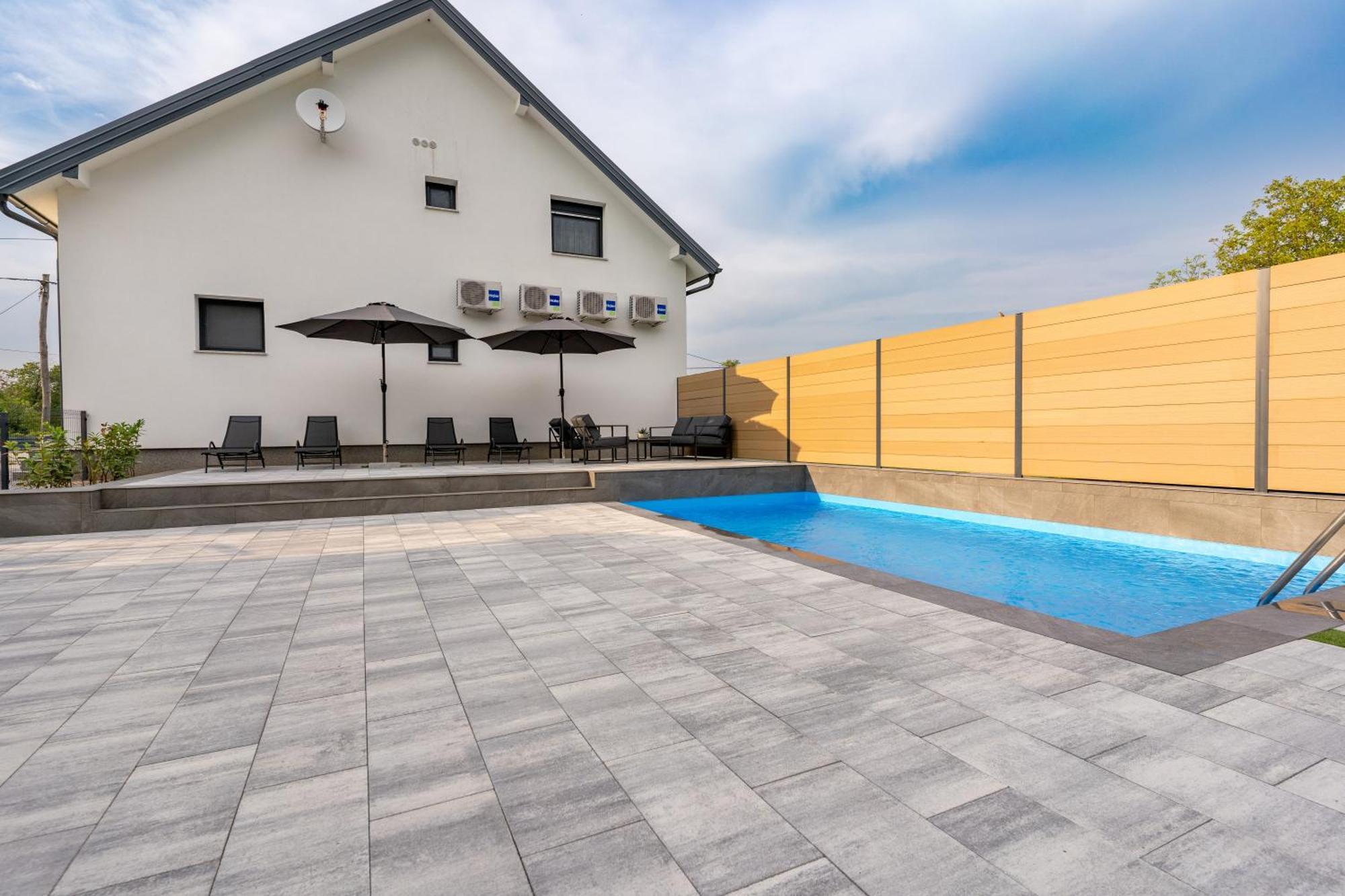 Apartments & Room Forest Слуни Екстериор снимка