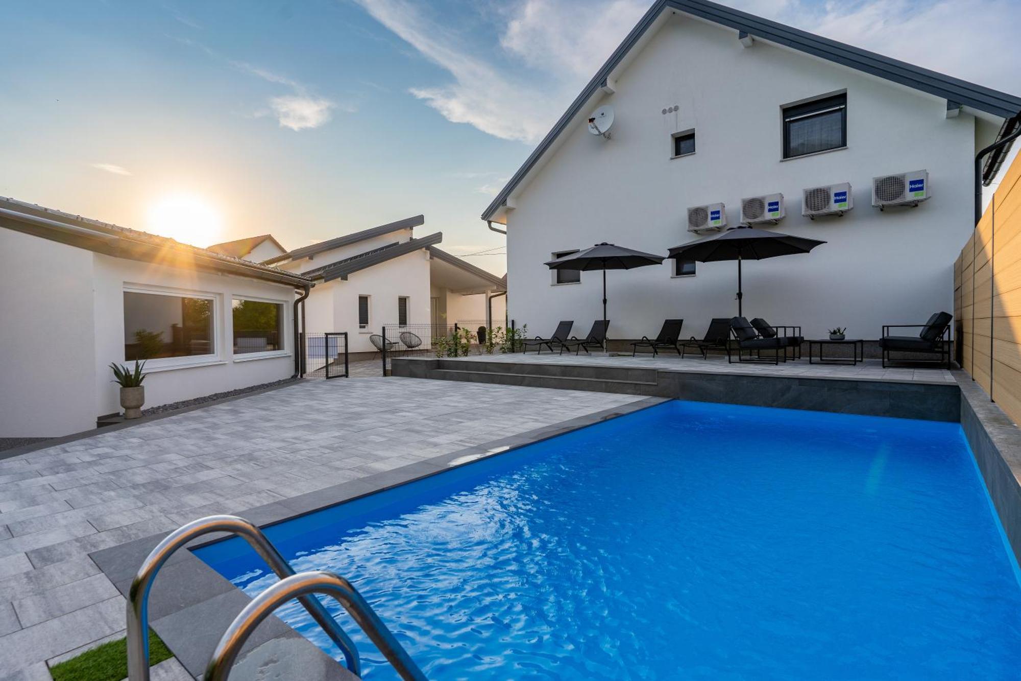 Apartments & Room Forest Слуни Екстериор снимка